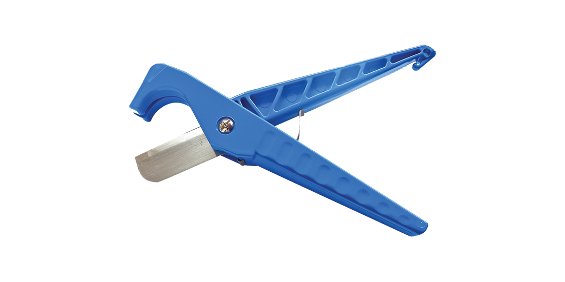 Cable cutting tool for LMR cables